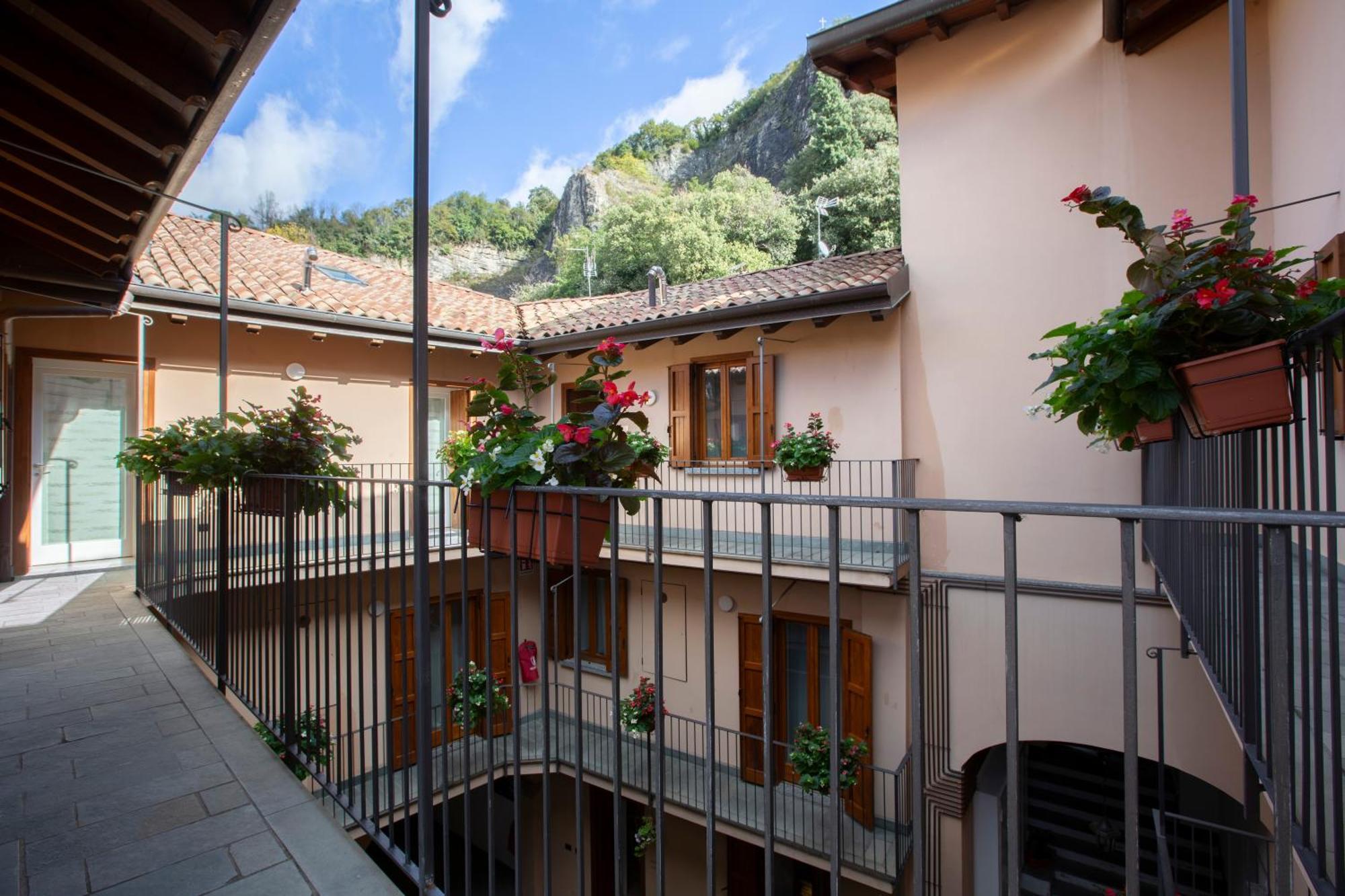 La Casa Del Sarto - Rooms And Apartments Lecco Exteriér fotografie