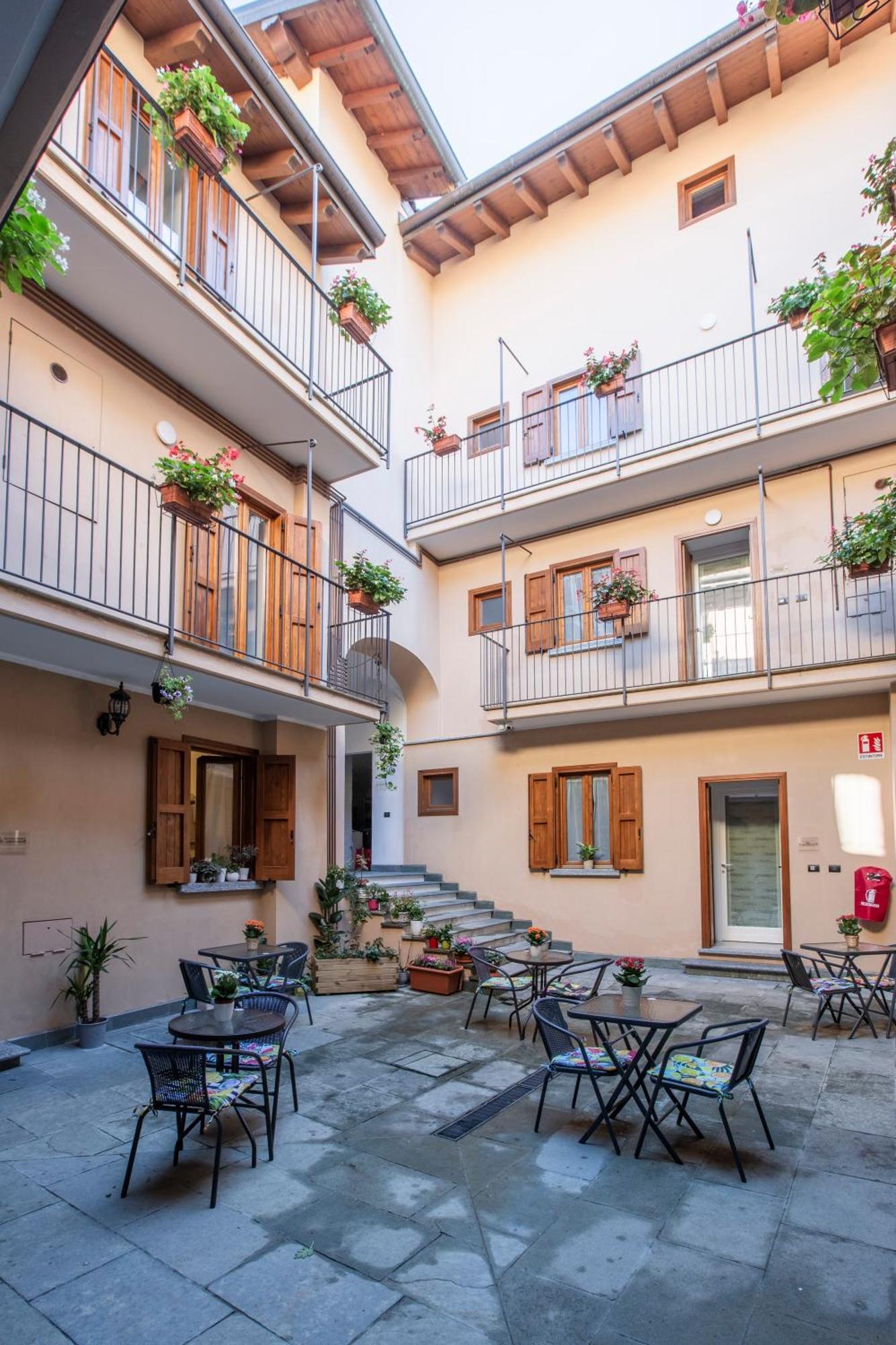 La Casa Del Sarto - Rooms And Apartments Lecco Exteriér fotografie
