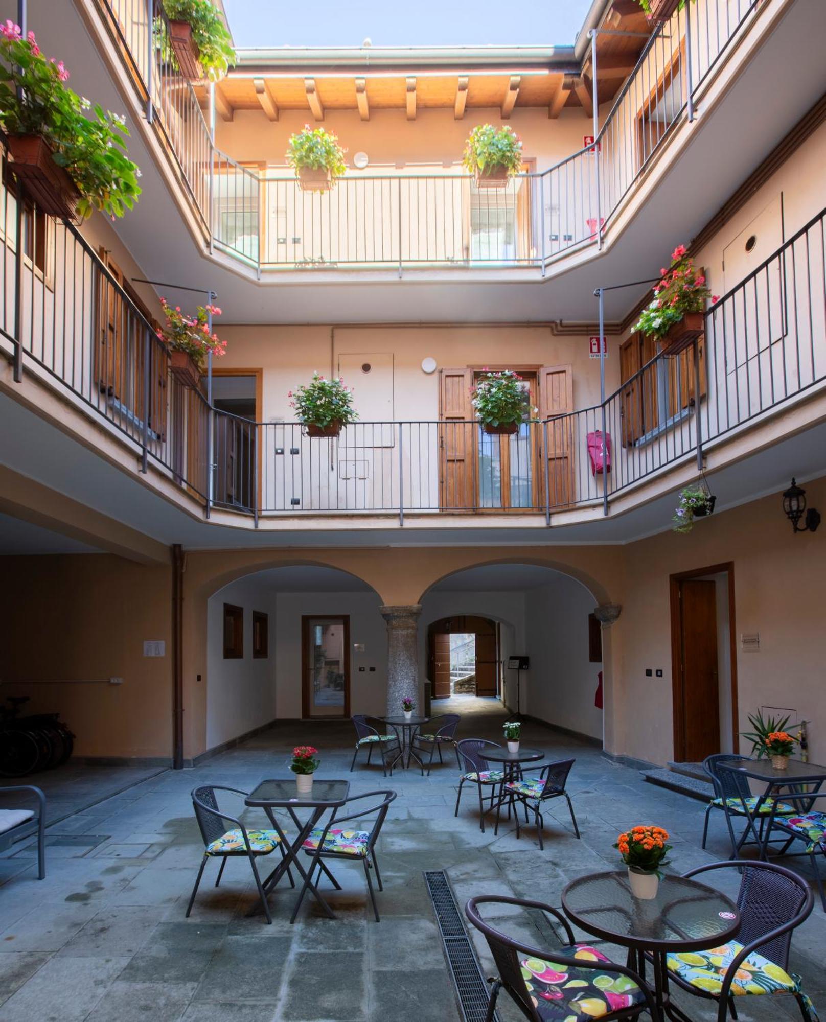 La Casa Del Sarto - Rooms And Apartments Lecco Exteriér fotografie